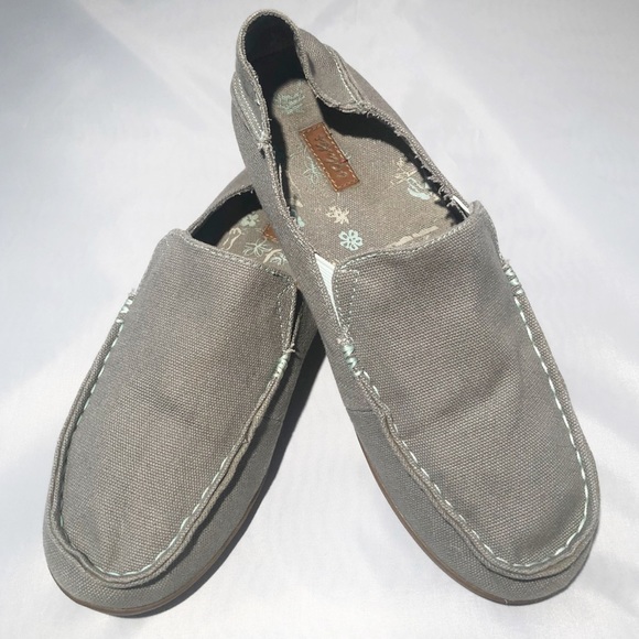 olukai canvas slip on